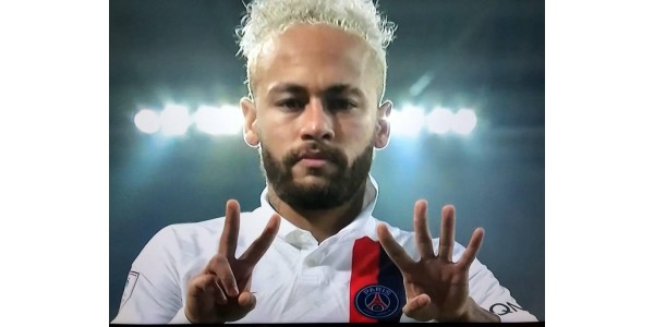 Neymarův sebevědomý úsměv na Ligu mistrů